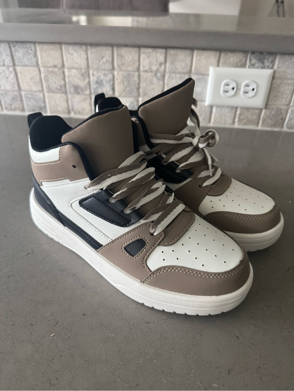 Women's Color Block High Top Sneakers Taupe White Black Size 39 NWOT